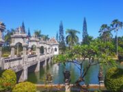 Jembatan beton penghubung menuju area utama istana air Taman Ujung Karangasem Bali