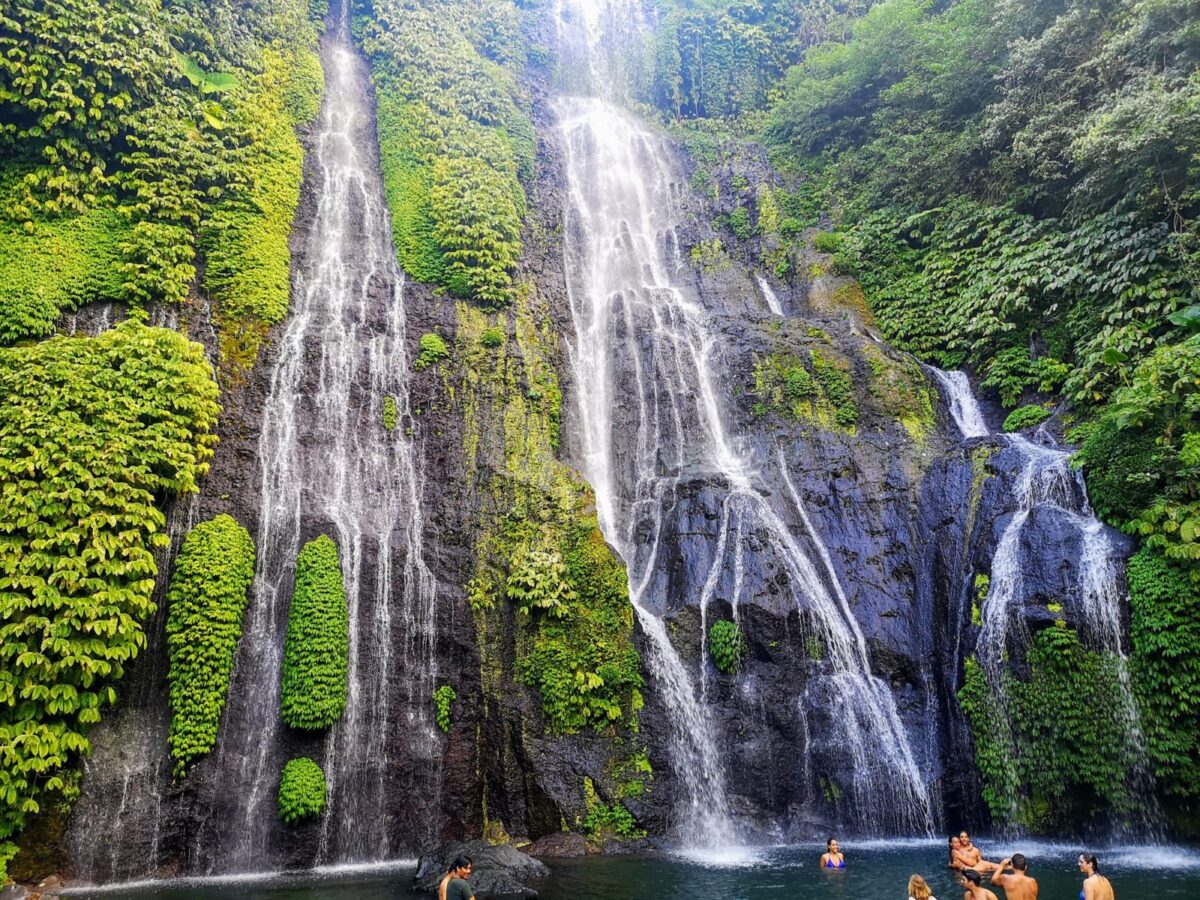 Keindahan Air Terjun Banyumala