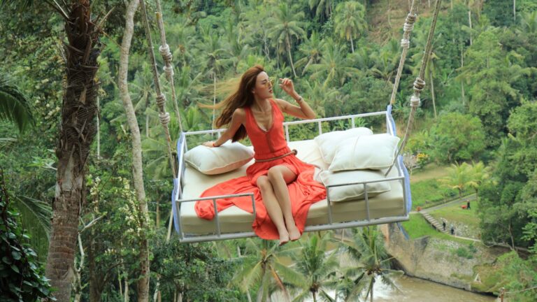 Mengayun di Bed Swing Bali Swing