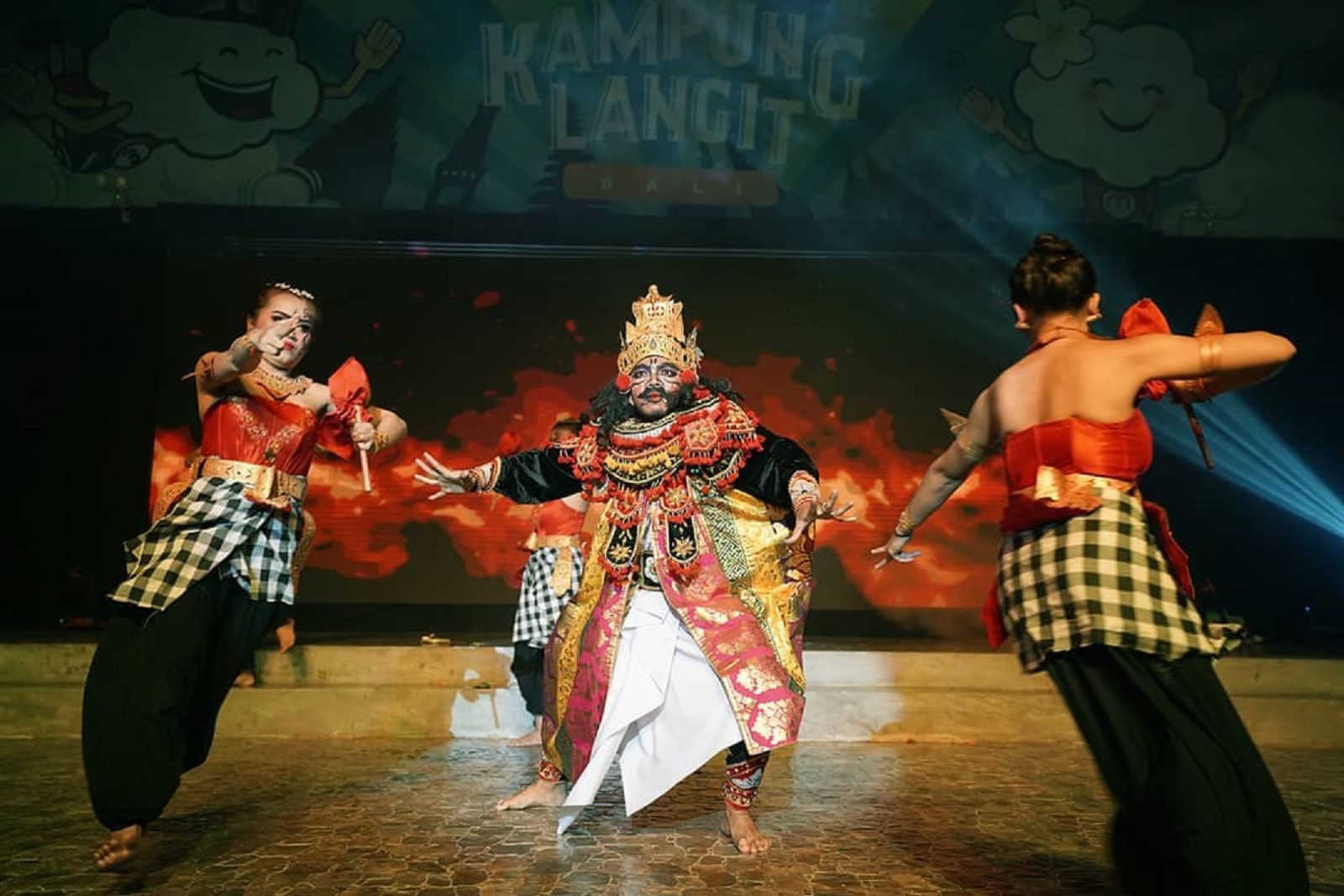 Pertunjukan Sang Asura yang ditampilkan dengan gagah di The Keranjang Bali Badung Bali - thekeranjangbali