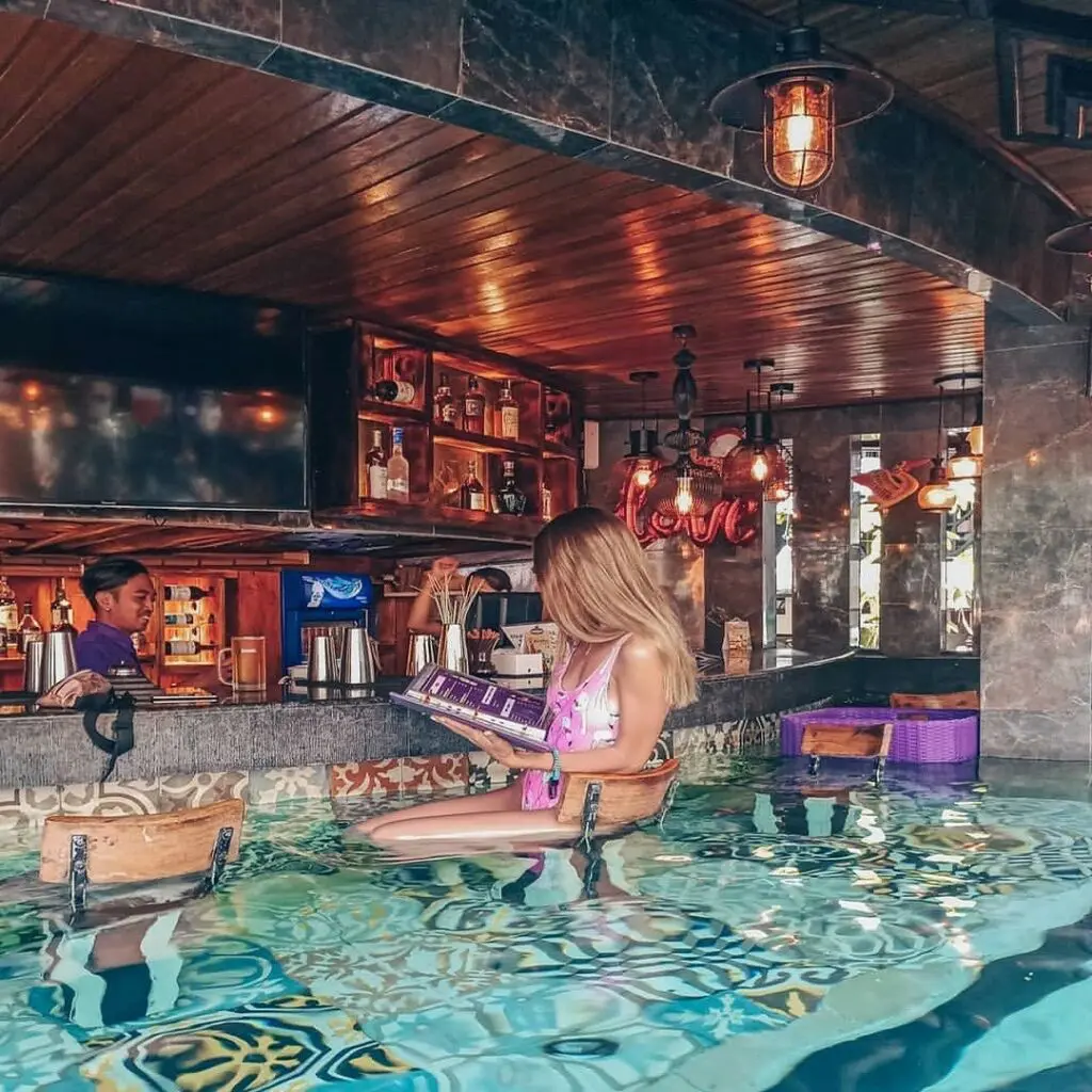 Sunken Bar menjadi tempat rehat wisatawan sejenak sebelum kembali berendam di kolam air panas Toya Devasya Bangli Bali - elena_morozevich
