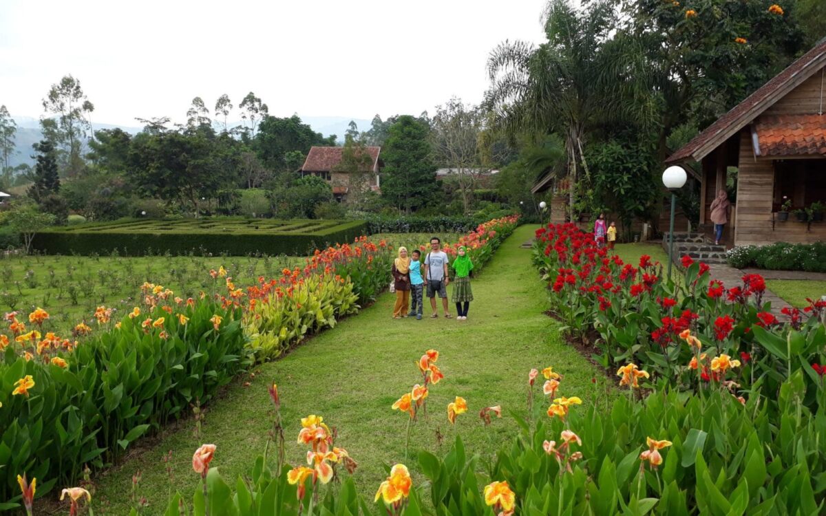 area villa dan taman di kebun bunga situhapa