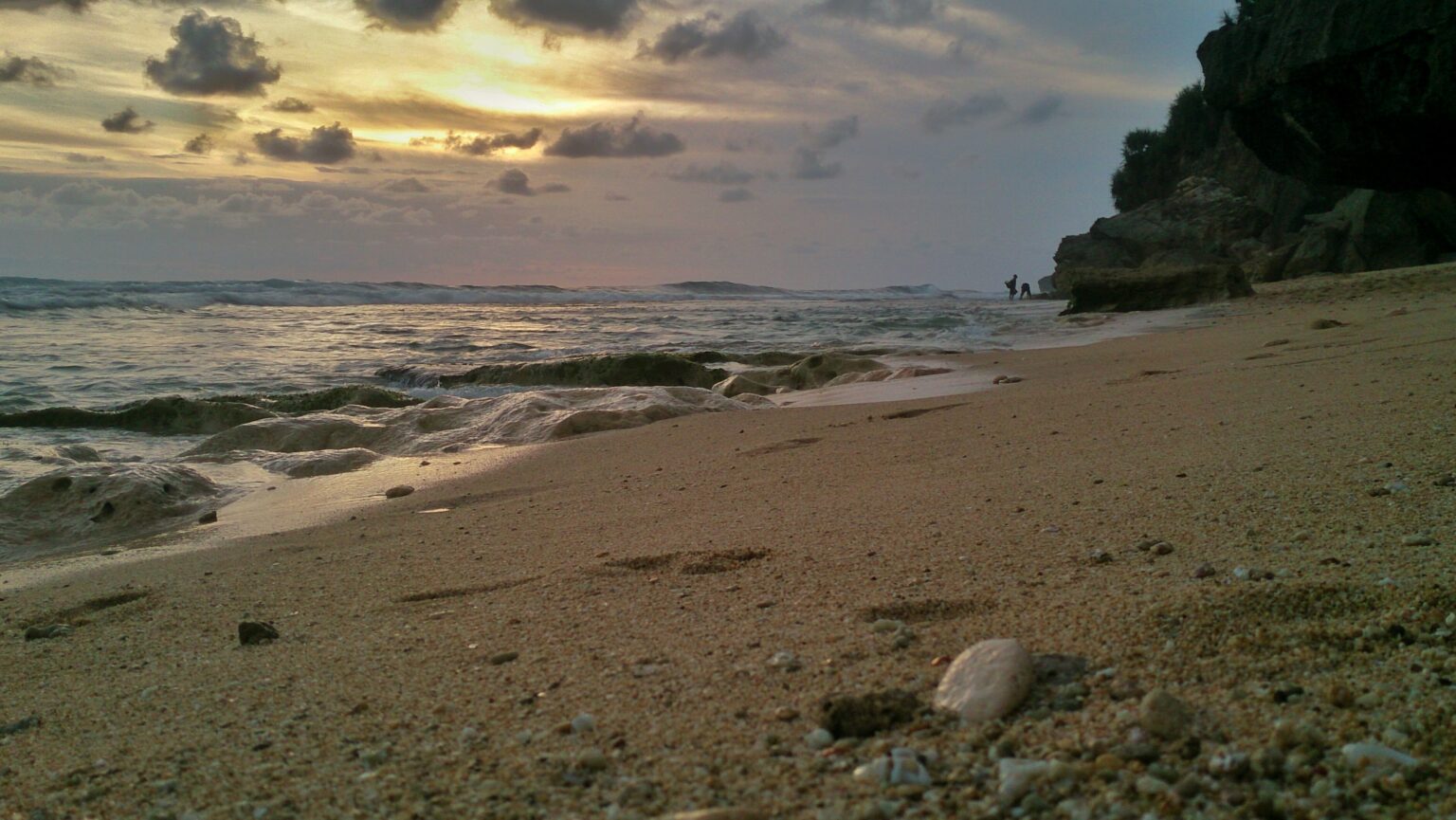 PANTAI WATULAWANG Tiket Masuk & Daya Tarik