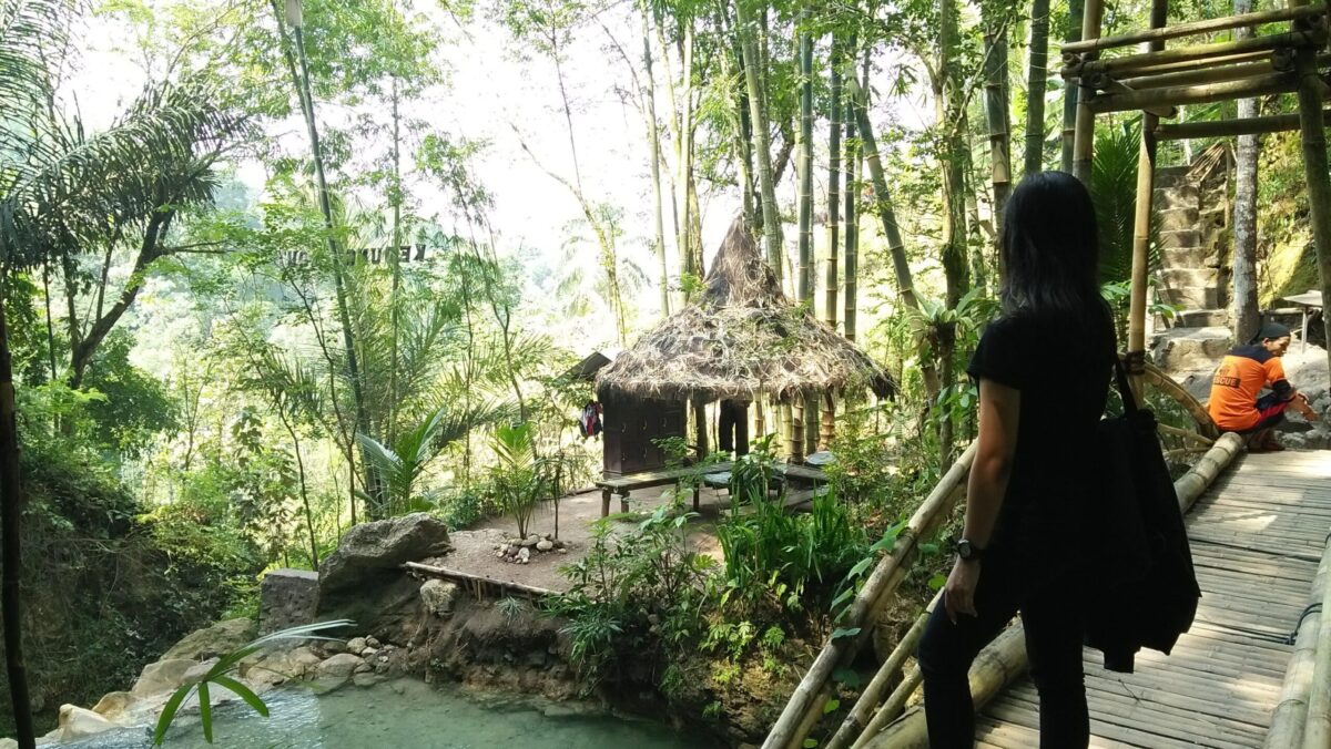 Salah satu gazebo untuk istirahat