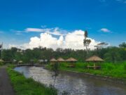 Aliran Parit di tepi Sawah