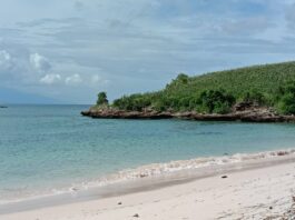 Bukit di dekat Pantai Cemara