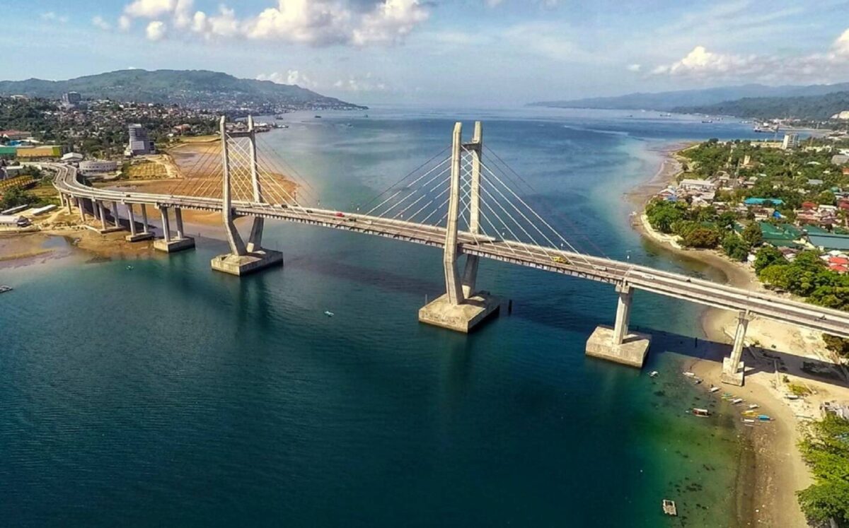 Jembatan Merah Putih Ambon di Siang Hari