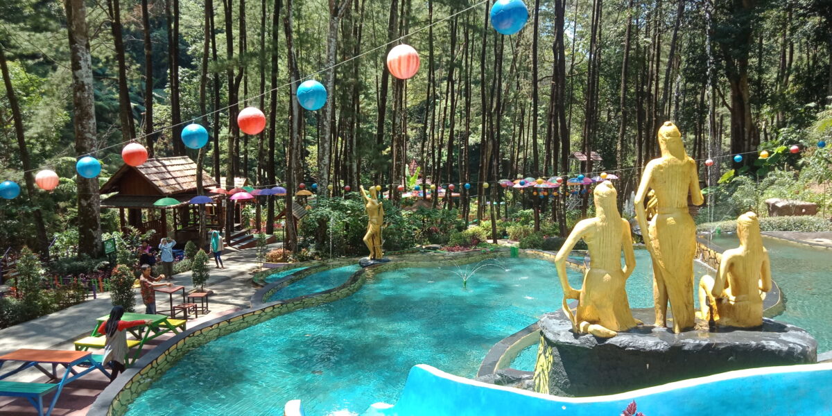Kolam Renang di Srambang Park Ngawi. Foto: Google Maps / Andi Ardhian