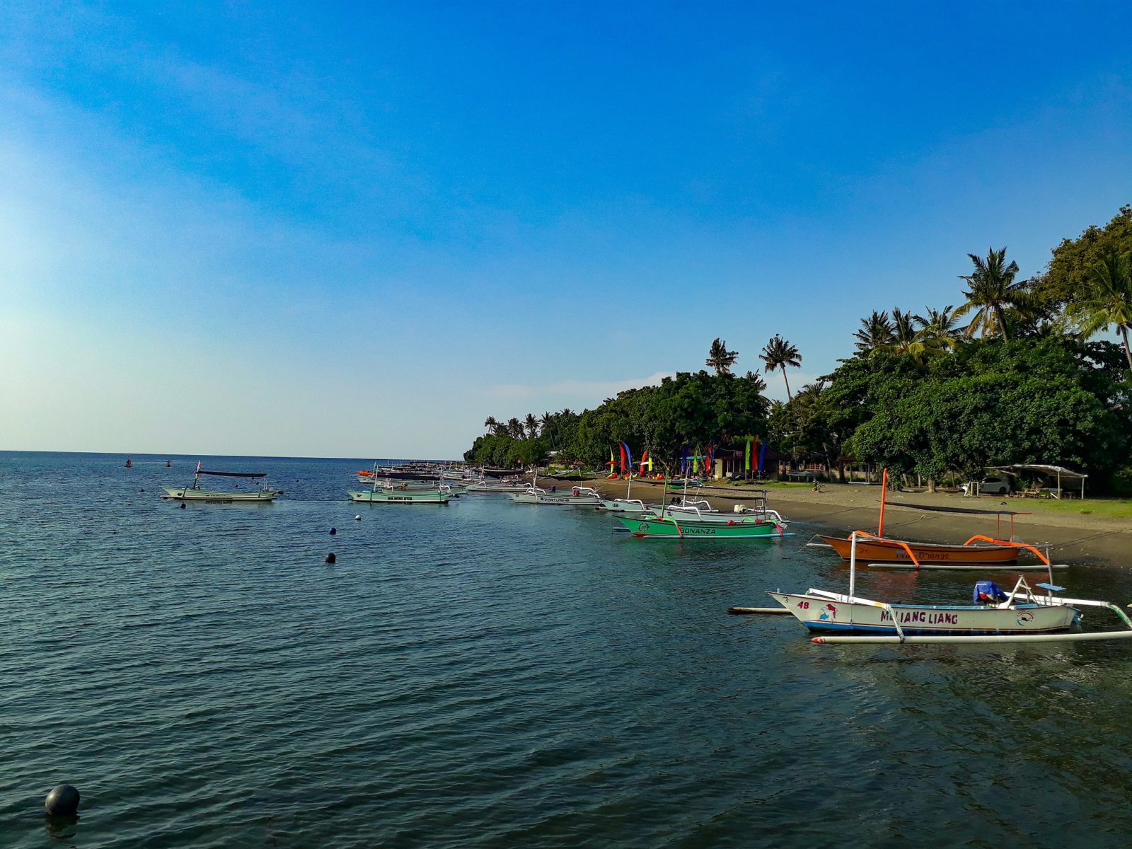 Perahu yang Siap Berlayar ke Tengah Laut