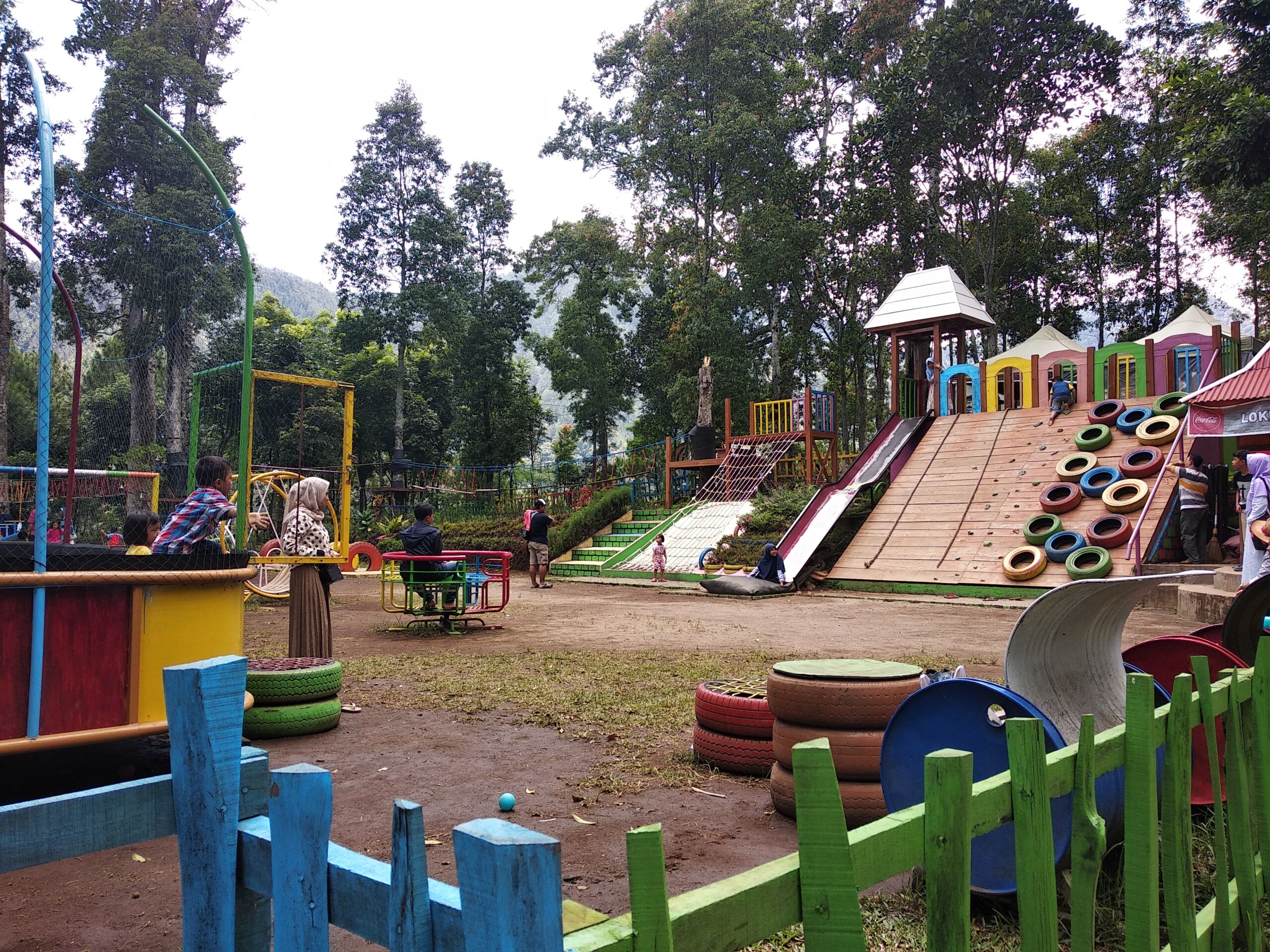 wahana permainan outbond anak-anak di taman wisata genilangit