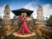 Taman Kertha Gosa Klungkung Bali memberikan efek dramatis sebagai latar sesi foto pranikah - sutaone_photography
