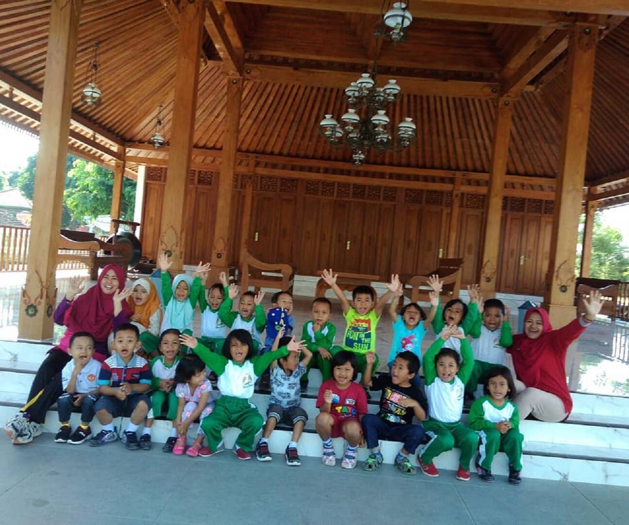 Anak-anak diperkenalkan dengan arsitektur khas Jawa