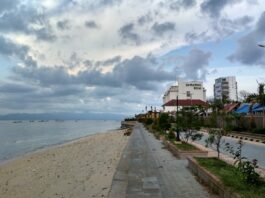 Area Pantai dan Jogging Track yang Dibatasi Pagar di pantai pasir panjang kupang