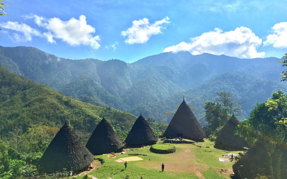 Desa Wae Rebo diapit pengunungan