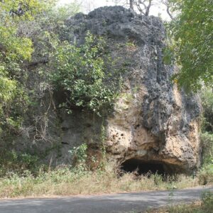 Dinding Batu Goa Jepang