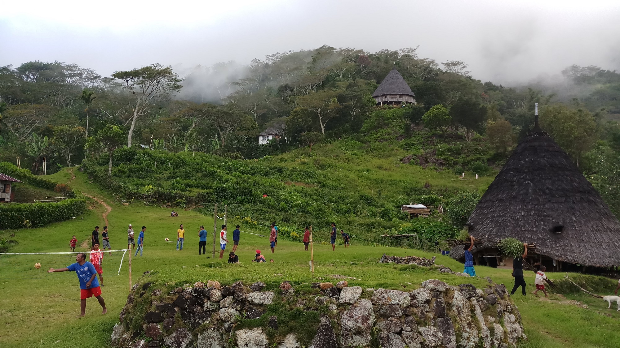Kegiatan Warga Masyarakat Desa Wae Rebo