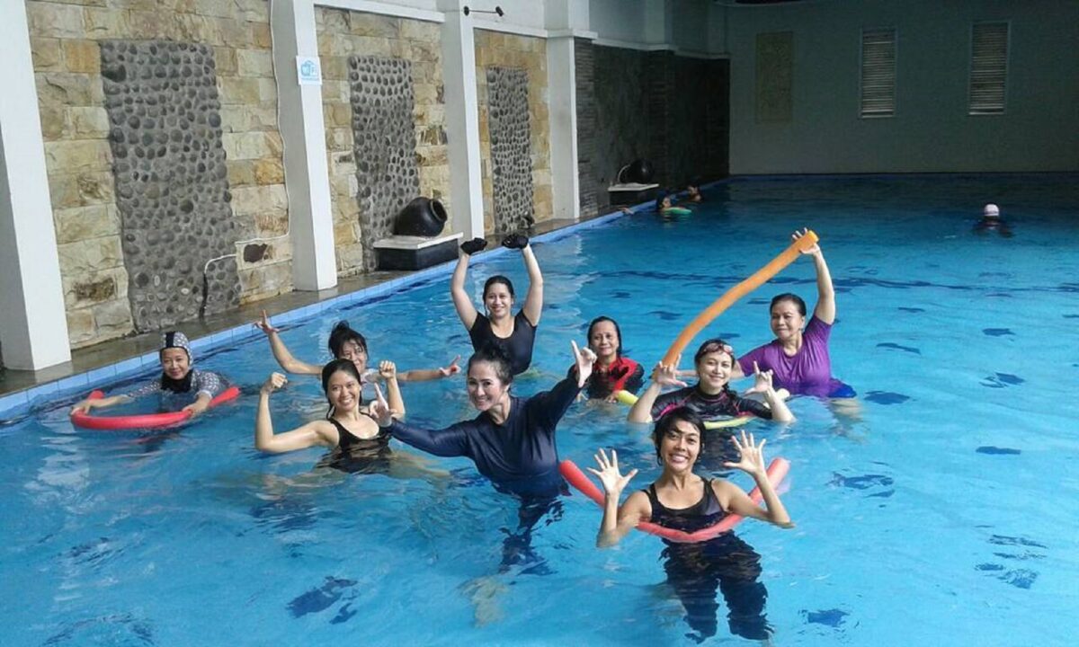 Segarnya berenang di House of Shafa Jakarta Selatan DKI Jakarta - reeyapauzz