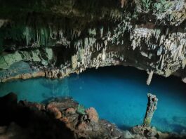 Stalagtit dan Stalagmit di Goa Rangko