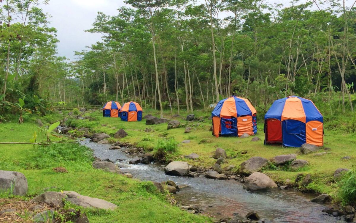 area perkemahan pinggir sungai di desa ledoksambi