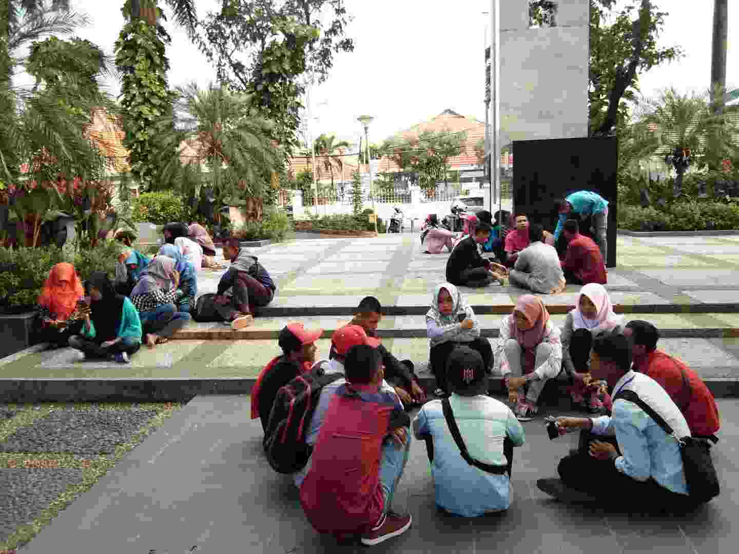 Berkumpul dengan komunitas di Taman Korea Surabaya Jawa Timur - DANEMYE007 DANEMYE007