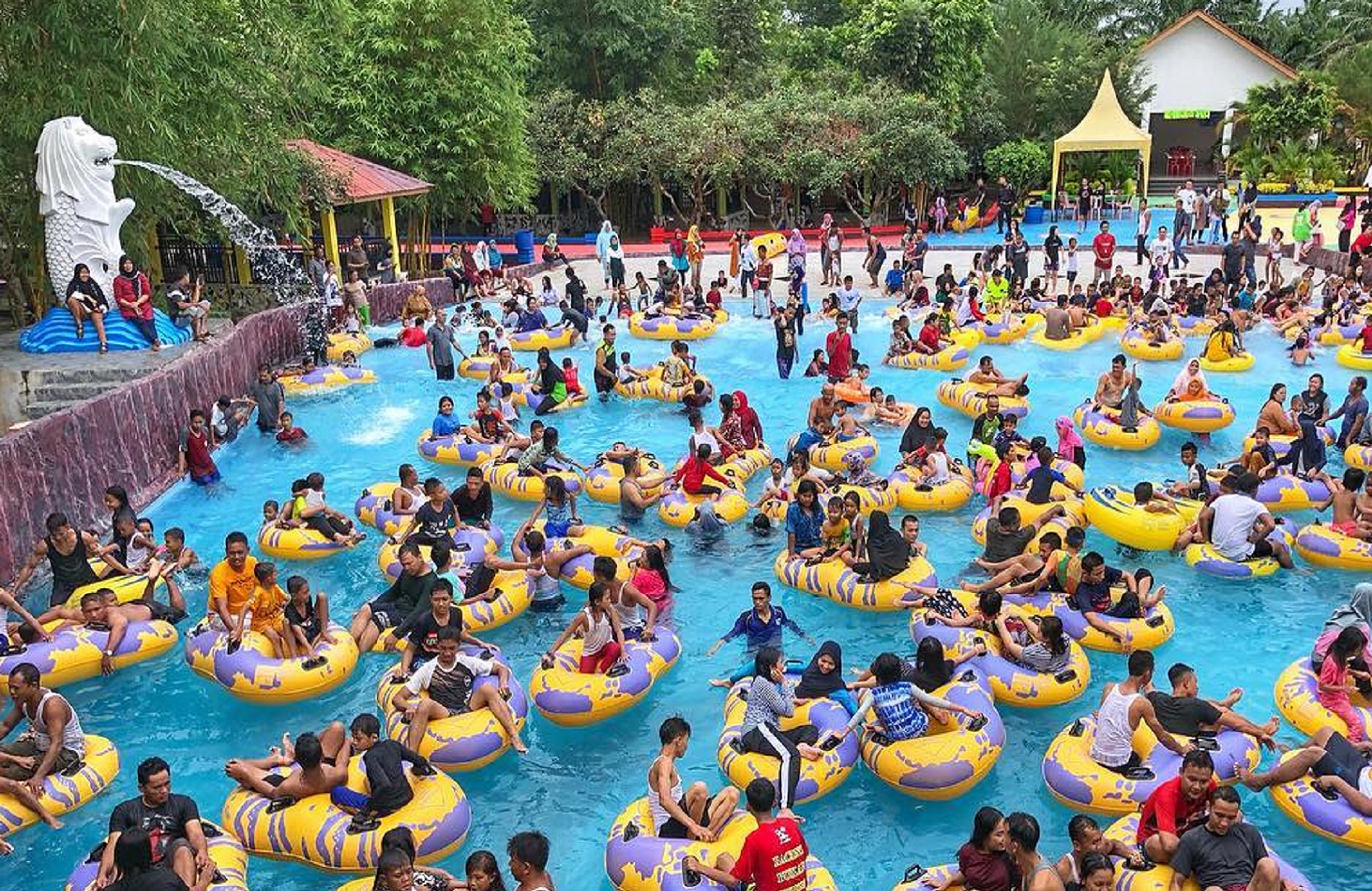 wahana kolam ombak atau wave pool di singapore land waterpark