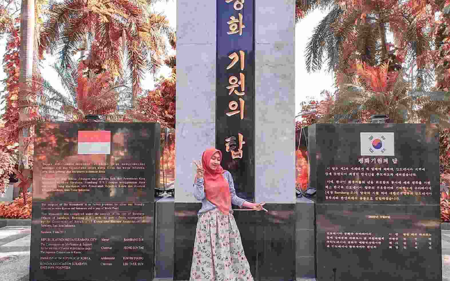 Prasasti peresmian Taman Korea Surabaya