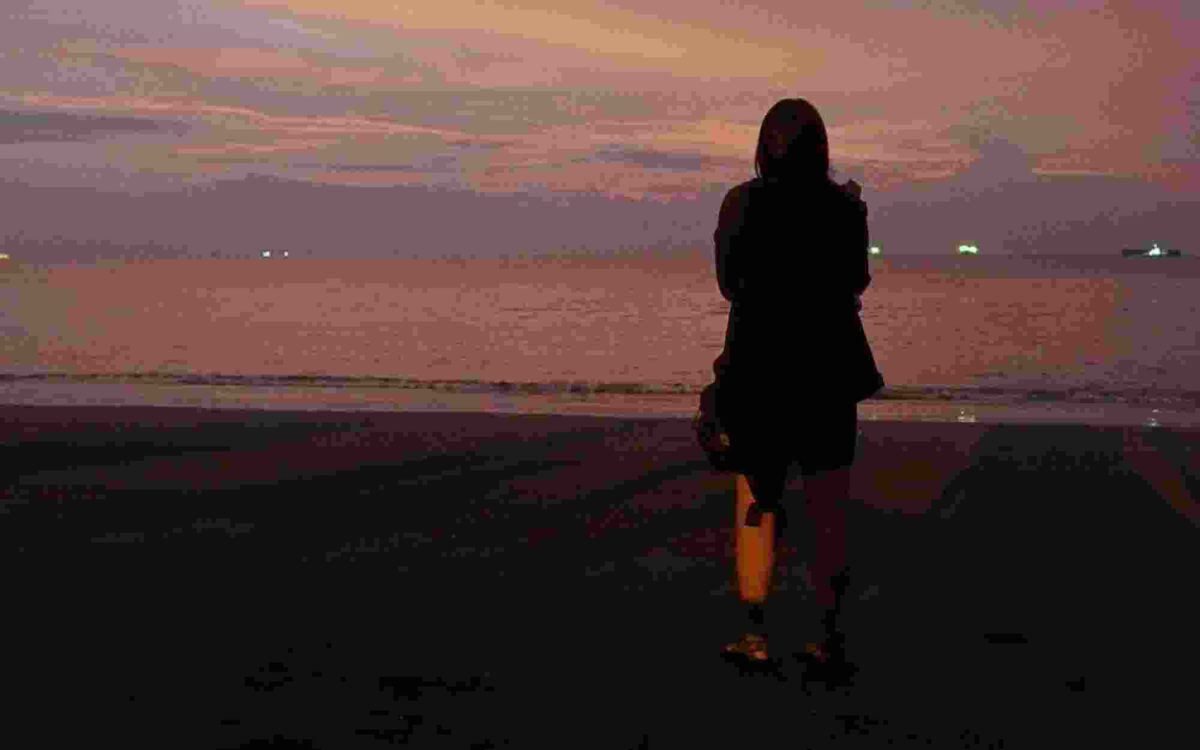 sunrise atau matahari terbit di pantai teluk penyu