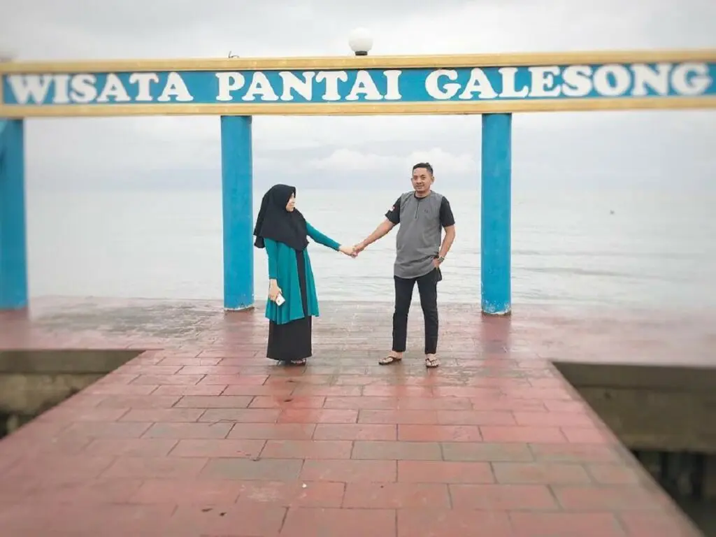 Bersantai di bibir Pantai Galesong Takalar Sulawesi Selatan - sultanhamjar
