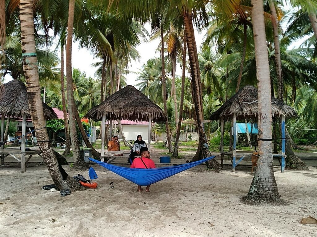 hammock di tepi pantai