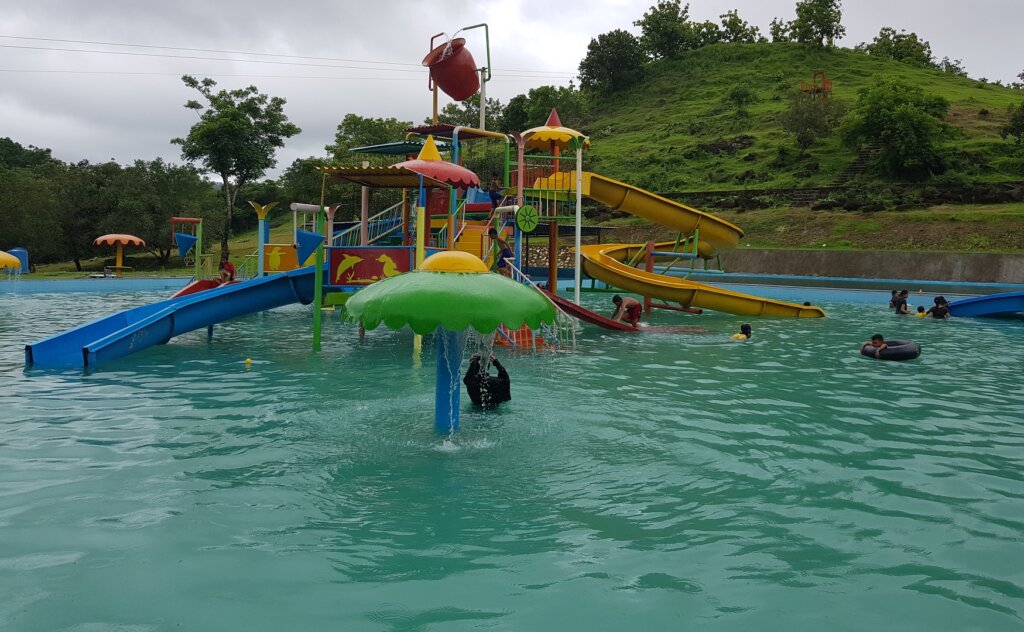Kolam anak dengan variasi wahana di Diana Waterpark Barru Sulawesi Selatan - Daffa yuslim