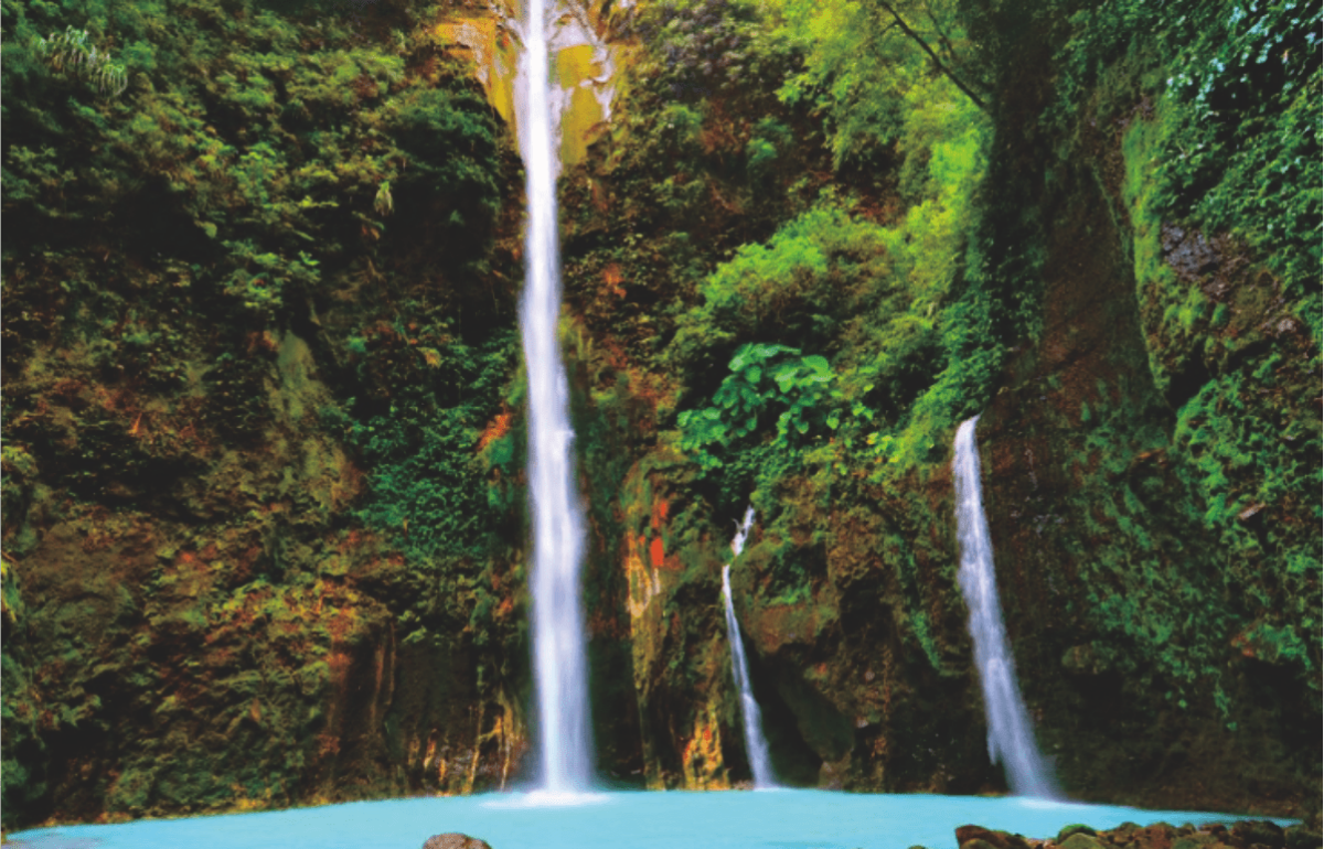 Panorama kecantikan Air Terjun Dua Warna