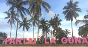 Pantai Laguna Barru dengan pepohonan kelapa di Sulawesi Selatan - Ronna Ayu Komariah Putri