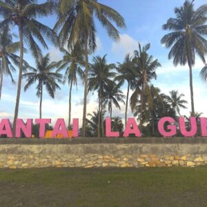 Pantai Laguna Barru dengan pepohonan kelapa di Sulawesi Selatan - Ronna Ayu Komariah Putri