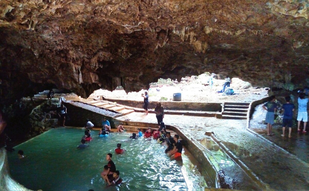 kolam air panas dalam goa ergendang