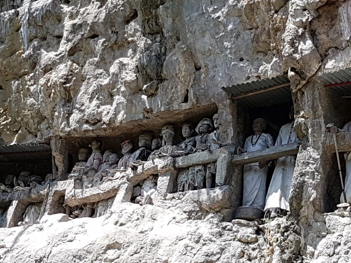 Tau-tau di wisata Suaya Toraja Sulawesi Selatan - - liu yijie