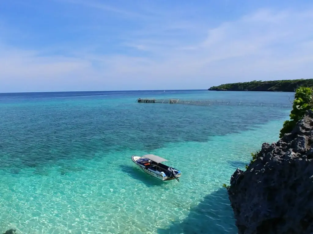Tiga lapis warna air laut terlihat mempesona di Pantai Tanjung Bira Bulukumba 
