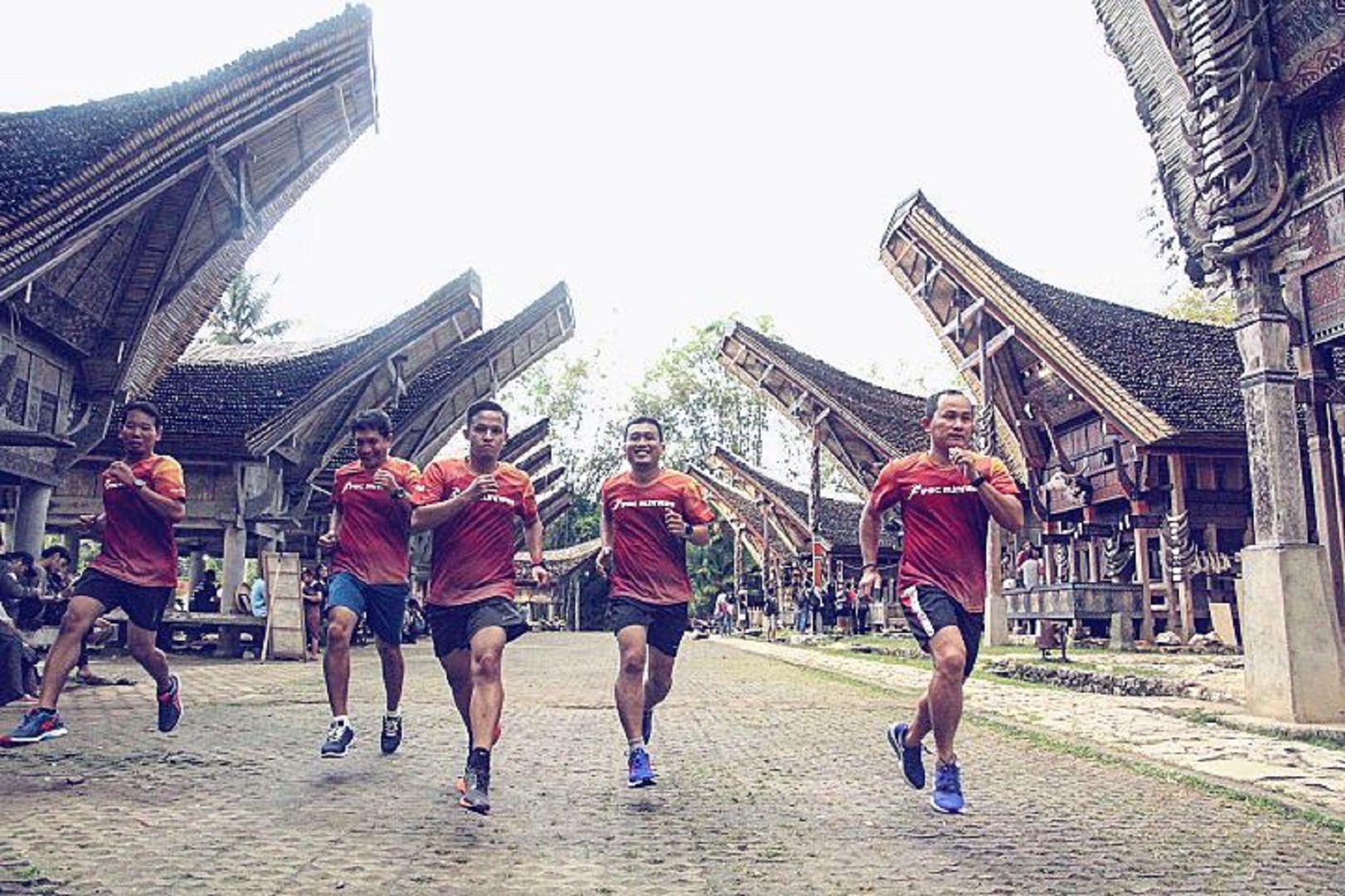 Toraja Marathon melintasi area suaya