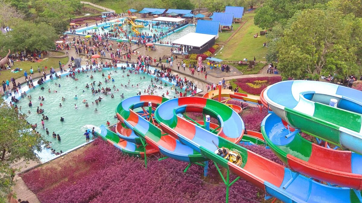 area peluncuran air dan kolam