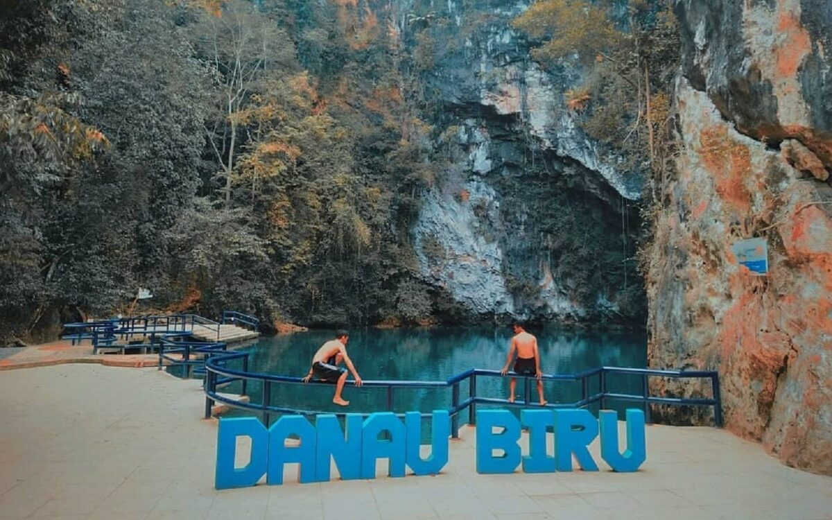 Danau Biru Kolaka Utara Sulawesi Tenggara - imham_f
