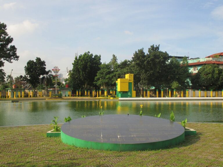 area kolam di taman sri deli