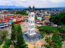 Jam Gadang Bukittinggi dari atas