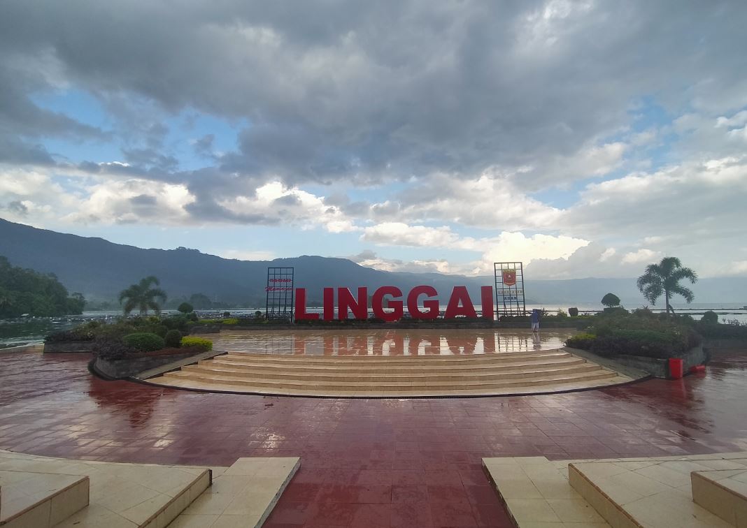 Landmark Linggai Park yang merupakan objek wisata keluarga