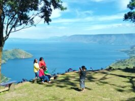 Pemandangan danau toba dari sapo juma