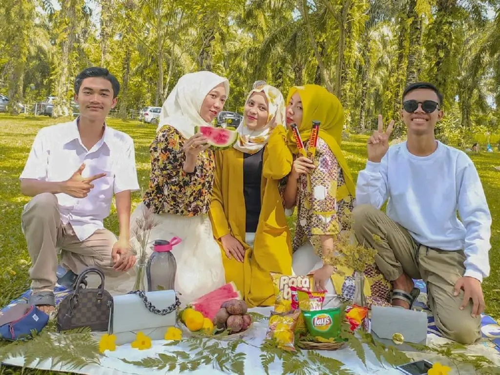 Piknik bersama di Bukit Kubu Berastagi Karo Sumatera Utara - oalah.pong