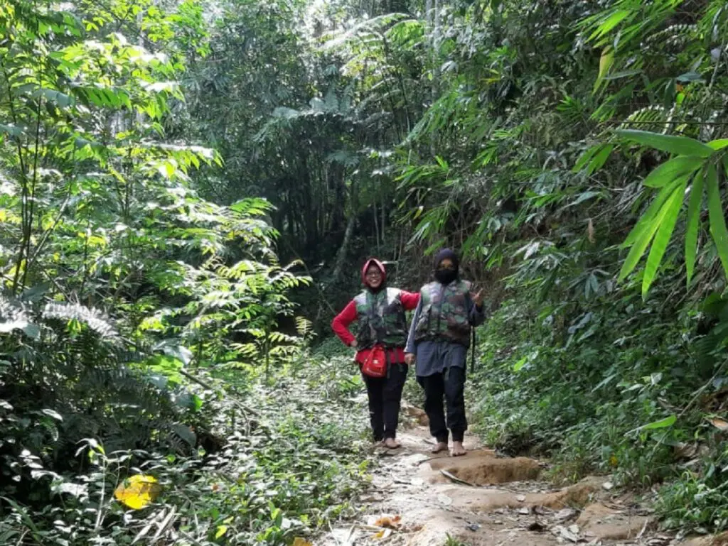 Tracking menuju Kolam Abadi Langkat Sumatera Utara - endang tri hayati