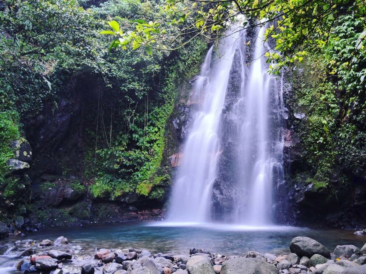 Jernihnya Air langsung Turun ke Kolam yang Indah