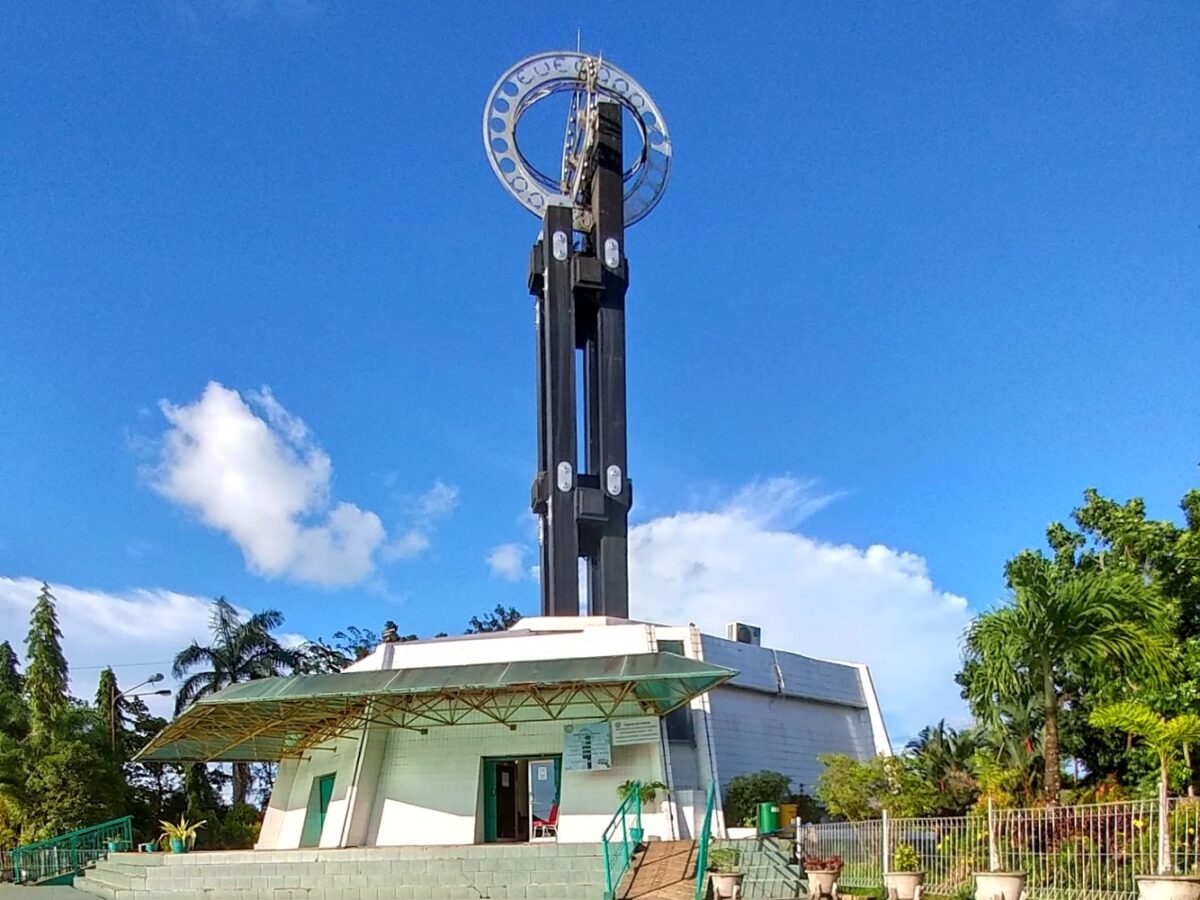 Monumen tugu khatulistiwa