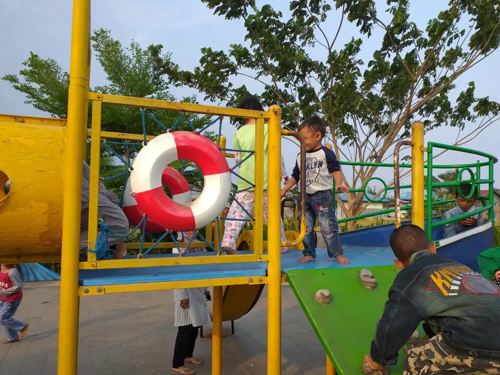 Playground untuk area bermain anak-anak