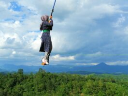 wahana ayunan tebing kampoeng bamboe