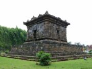 Gagahnya Bangunan Candi Badut